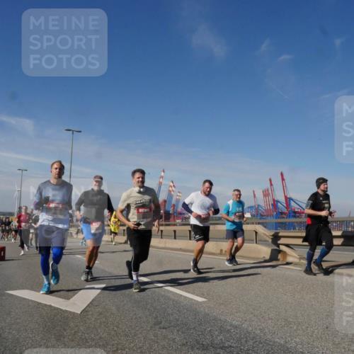03.10.2025 - Köhlbrandbrückenlauf Matties Gatica Varas http://msf.ph/oto/8994101 03.10.2025 12:47:38 Position 2 118 meine-sportfotos.de