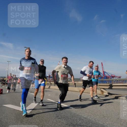 03.10.2025 - Köhlbrandbrückenlauf Matties Gatica Varas http://msf.ph/oto/8994105 03.10.2025 12:47:39 Position 2 6028 meine-sportfotos.de