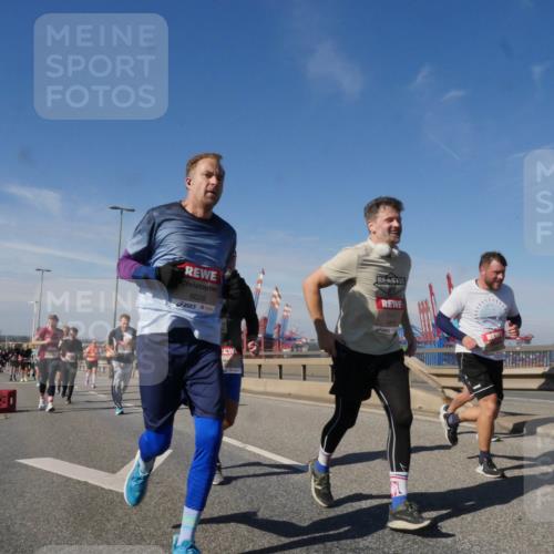 03.10.2025 - Köhlbrandbrückenlauf Matties Gatica Varas http://msf.ph/oto/8994110 03.10.2025 12:47:39 Position 2 6028 meine-sportfotos.de