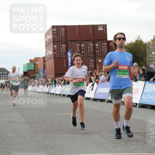 03.10.2025 - Köhlbrandbrückenlauf Yannick Fuchs http://msf.ph/oto/8994116 03.10.2025 16:04:27 Ziel 7245, 7308, 7338, 7455, 8818, 8825, 9213 meine-sportfotos.de