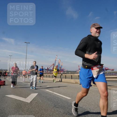 03.10.2025 - Köhlbrandbrückenlauf Matties Gatica Varas http://msf.ph/oto/8994118 03.10.2025 12:47:40 Position 2  meine-sportfotos.de
