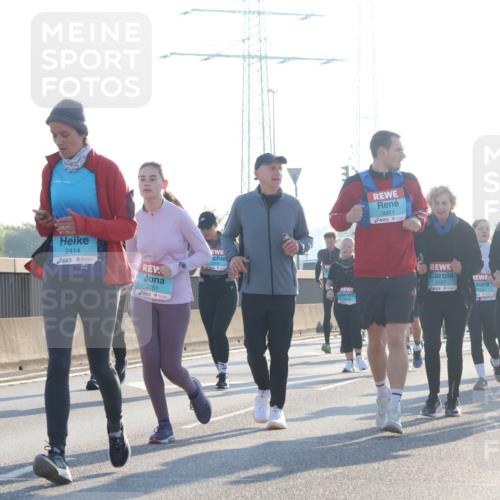 03.10.2025 - Köhlbrandbrückenlauf Luisa Fischer http://msf.ph/oto/8994121 03.10.2025 10:23:19 Position 3 2414, 2551, 2374, 2557 meine-sportfotos.de