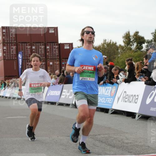 03.10.2025 - Köhlbrandbrückenlauf Yannick Fuchs http://msf.ph/oto/8994123 03.10.2025 16:04:28 Ziel 7245, 7308, 7338, 7455, 8818, 8825 meine-sportfotos.de