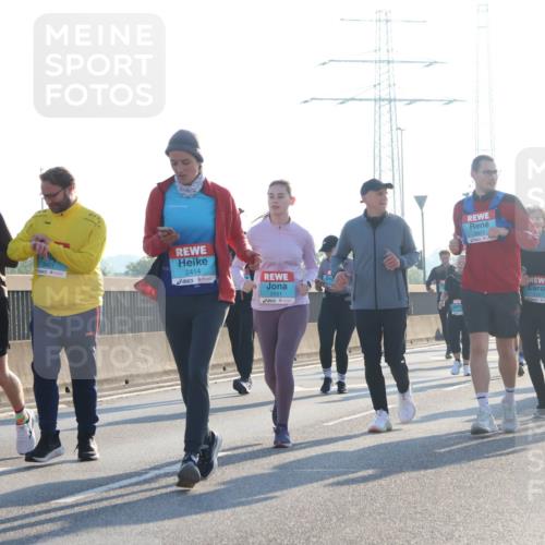 03.10.2025 - Köhlbrandbrückenlauf Luisa Fischer http://msf.ph/oto/8994124 03.10.2025 10:23:19 Position 3 3452, 2414, 2551, 2374 meine-sportfotos.de