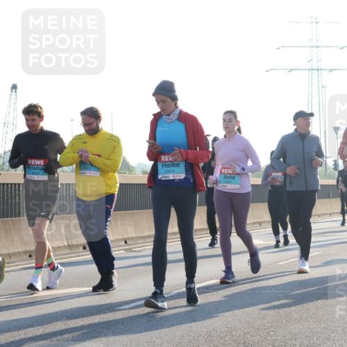 03.10.2025 - Köhlbrandbrückenlauf Luisa Fischer http://msf.ph/oto/8994129 03.10.2025 10:23:20 Position 3 3429, 3452, 3451, 2414, 2551, 2374 meine-sportfotos.de