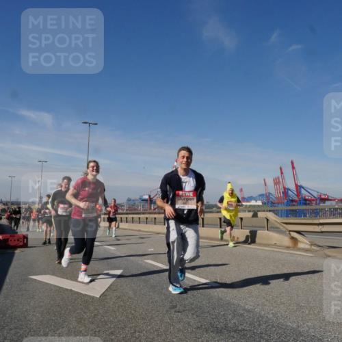 03.10.2025 - Köhlbrandbrückenlauf Matties Gatica Varas http://msf.ph/oto/8994131 03.10.2025 12:47:42 Position 2 4461, 118 meine-sportfotos.de
