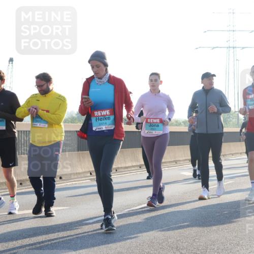 03.10.2025 - Köhlbrandbrückenlauf Luisa Fischer http://msf.ph/oto/8994133 03.10.2025 10:23:20 Position 3 3429, 3452, 3451, 2414, 2551, 23743 meine-sportfotos.de