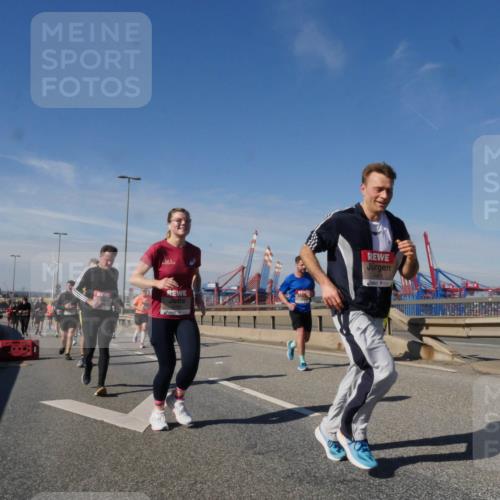 03.10.2025 - Köhlbrandbrückenlauf Matties Gatica Varas http://msf.ph/oto/8994136 03.10.2025 12:47:42 Position 2 4461, 18 meine-sportfotos.de