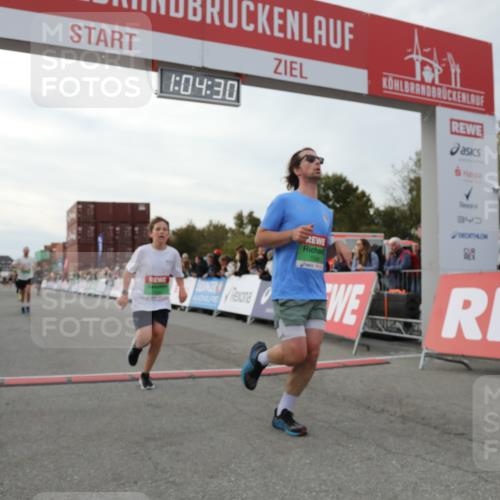 03.10.2025 - Köhlbrandbrückenlauf Yannick Fuchs http://msf.ph/oto/8994142 03.10.2025 16:04:28 Ziel 7245, 7308, 7338, 7455, 8818, 8825 meine-sportfotos.de