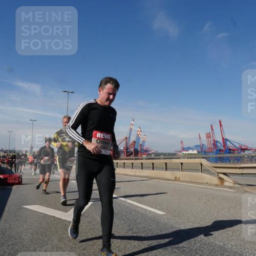 03.10.2025 - Köhlbrandbrückenlauf Matties Gatica Varas http://msf.ph/oto/8994148 03.10.2025 12:47:44 Position 2 4684 meine-sportfotos.de