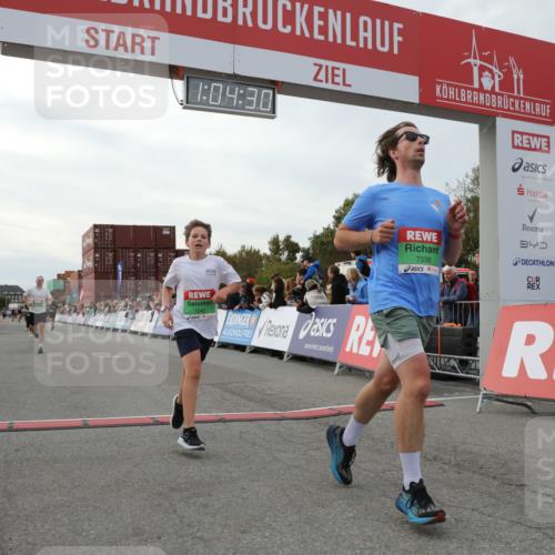 03.10.2025 - Köhlbrandbrückenlauf Yannick Fuchs http://msf.ph/oto/8994149 03.10.2025 16:04:29 Ziel 7245, 7338, 7455, 8818, 8825, 8937 meine-sportfotos.de