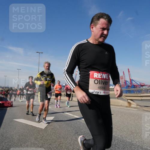03.10.2025 - Köhlbrandbrückenlauf Matties Gatica Varas http://msf.ph/oto/8994153 03.10.2025 12:47:44 Position 2 4684 meine-sportfotos.de