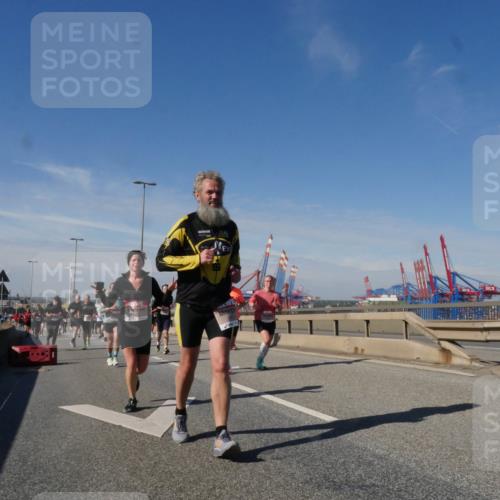03.10.2025 - Köhlbrandbrückenlauf Matties Gatica Varas http://msf.ph/oto/8994154 03.10.2025 12:47:45 Position 2  meine-sportfotos.de