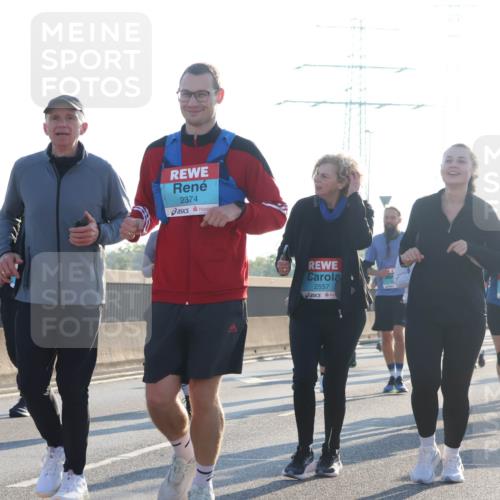 03.10.2025 - Köhlbrandbrückenlauf Luisa Fischer http://msf.ph/oto/8994155 03.10.2025 10:23:22 Position 3 2374, 2557, 2249 meine-sportfotos.de