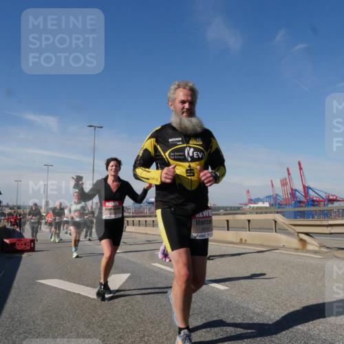 03.10.2025 - Köhlbrandbrückenlauf Matties Gatica Varas http://msf.ph/oto/8994159 03.10.2025 12:47:45 Position 2 4414 meine-sportfotos.de