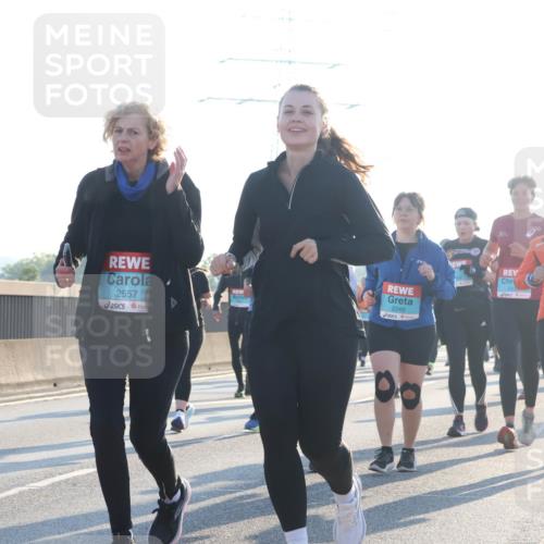 03.10.2025 - Köhlbrandbrückenlauf Luisa Fischer http://msf.ph/oto/8994166 03.10.2025 10:23:23 Position 3 2393, 2557, 2249, 2211 meine-sportfotos.de