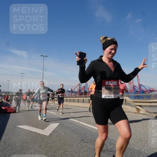 03.10.2025 - Köhlbrandbrückenlauf Matties Gatica Varas http://msf.ph/oto/8994167 03.10.2025 12:47:46 Position 2 5737 meine-sportfotos.de