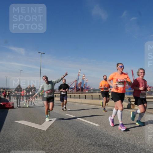 03.10.2025 - Köhlbrandbrückenlauf Matties Gatica Varas http://msf.ph/oto/8994171 03.10.2025 12:47:47 Position 2  meine-sportfotos.de