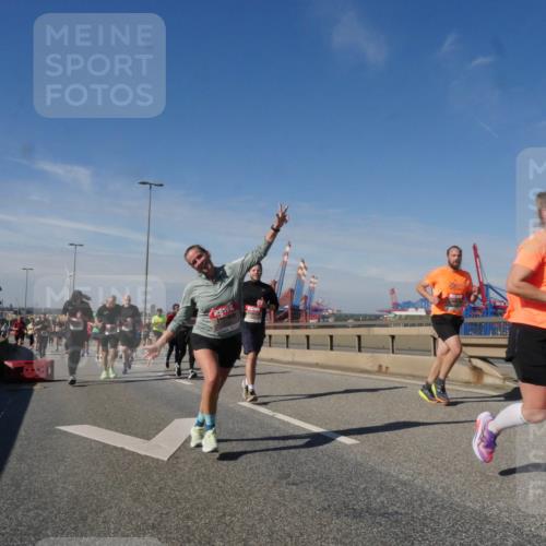 03.10.2025 - Köhlbrandbrückenlauf Matties Gatica Varas http://msf.ph/oto/8994174 03.10.2025 12:47:47 Position 2  meine-sportfotos.de