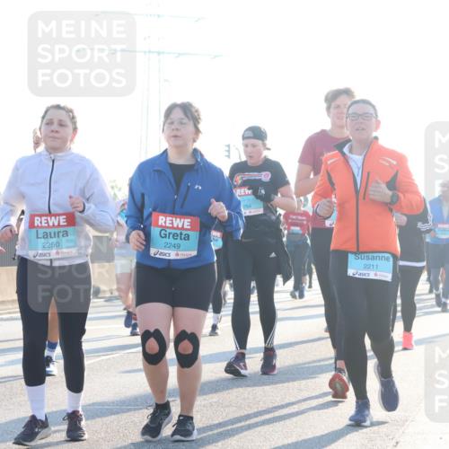 03.10.2025 - Köhlbrandbrückenlauf Luisa Fischer http://msf.ph/oto/8994177 03.10.2025 10:23:24 Position 3 2238, 2250, 2249, 1754, 2211 meine-sportfotos.de