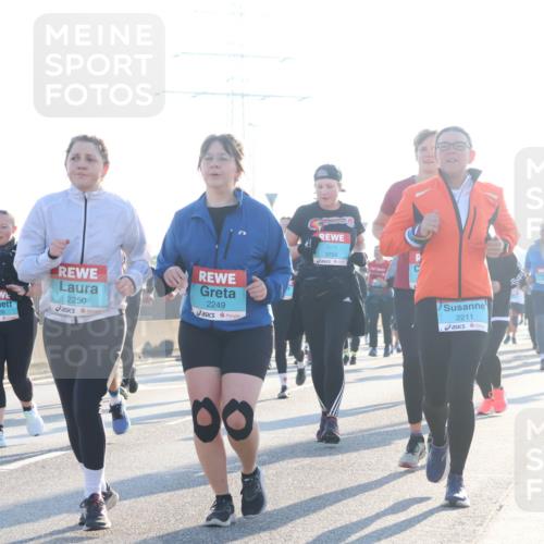 03.10.2025 - Köhlbrandbrückenlauf Luisa Fischer http://msf.ph/oto/8994180 03.10.2025 10:23:25 Position 3 2250, 2249, 2238, 00, 3754, 2211 meine-sportfotos.de