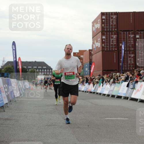 03.10.2025 - Köhlbrandbrückenlauf Yannick Fuchs http://msf.ph/oto/8994181 03.10.2025 16:04:30 Ziel 7245, 7338, 7455, 8825, 8937 meine-sportfotos.de