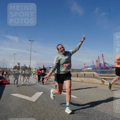 03.10.2025 - Köhlbrandbrückenlauf Matties Gatica Varas http://msf.ph/oto/8994182 03.10.2025 12:47:48 Position 2 18 meine-sportfotos.de