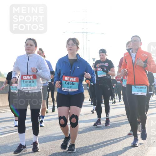 03.10.2025 - Köhlbrandbrückenlauf Luisa Fischer http://msf.ph/oto/8994183 03.10.2025 10:23:25 Position 3 2250, 2238, 2249, 3754, 2211 meine-sportfotos.de