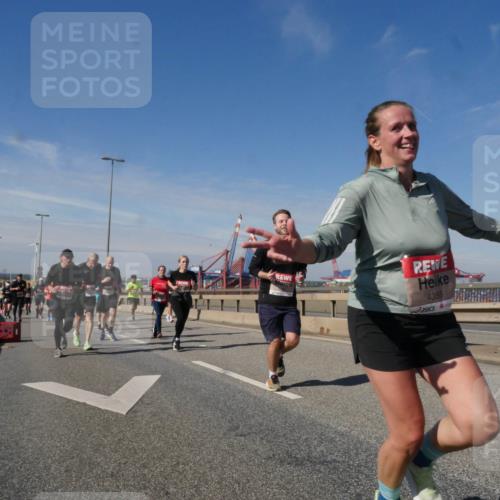 03.10.2025 - Köhlbrandbrückenlauf Matties Gatica Varas http://msf.ph/oto/8994187 03.10.2025 12:47:48 Position 2 4356, 18 meine-sportfotos.de