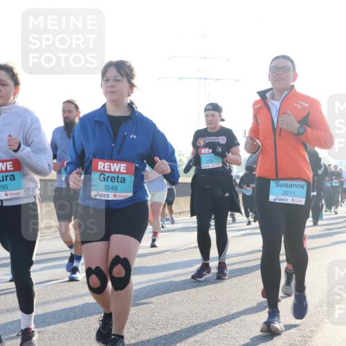 03.10.2025 - Köhlbrandbrückenlauf Luisa Fischer http://msf.ph/oto/8994190 03.10.2025 10:23:26 Position 3 2250, 2249, 3754, 2211 meine-sportfotos.de