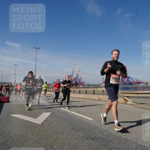 03.10.2025 - Köhlbrandbrückenlauf Matties Gatica Varas http://msf.ph/oto/8994191 03.10.2025 12:47:49 Position 2 5381, 118 meine-sportfotos.de