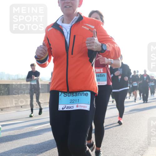 03.10.2025 - Köhlbrandbrückenlauf Luisa Fischer http://msf.ph/oto/8994207 03.10.2025 10:23:27 Position 3 1958, 100, 2211, 39 meine-sportfotos.de