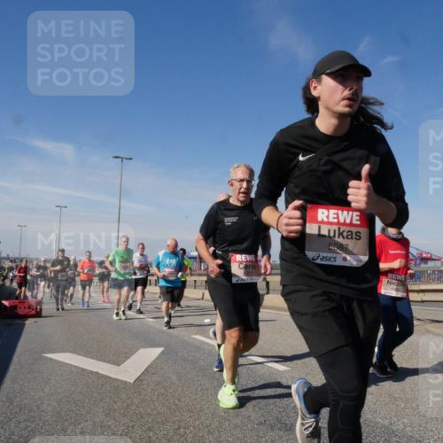 03.10.2025 - Köhlbrandbrückenlauf Matties Gatica Varas http://msf.ph/oto/8994214 03.10.2025 12:47:51 Position 2 4311, 5087, 486 meine-sportfotos.de