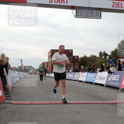 03.10.2025 - Köhlbrandbrückenlauf Yannick Fuchs http://msf.ph/oto/8994219 03.10.2025 16:04:31 Ziel 7245, 7338, 7455, 8825, 8937 meine-sportfotos.de
