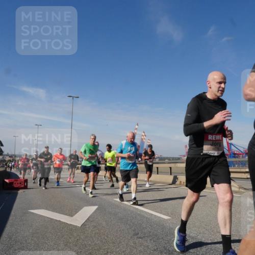 03.10.2025 - Köhlbrandbrückenlauf Matties Gatica Varas http://msf.ph/oto/8994222 03.10.2025 12:47:52 Position 2 4678 meine-sportfotos.de
