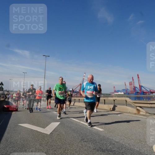 03.10.2025 - Köhlbrandbrückenlauf Matties Gatica Varas http://msf.ph/oto/8994228 03.10.2025 12:47:53 Position 2  meine-sportfotos.de