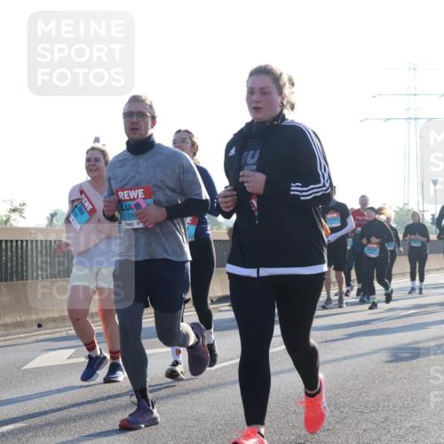 03.10.2025 - Köhlbrandbrückenlauf Luisa Fischer http://msf.ph/oto/8994232 03.10.2025 10:23:29 Position 3 221, 276 meine-sportfotos.de