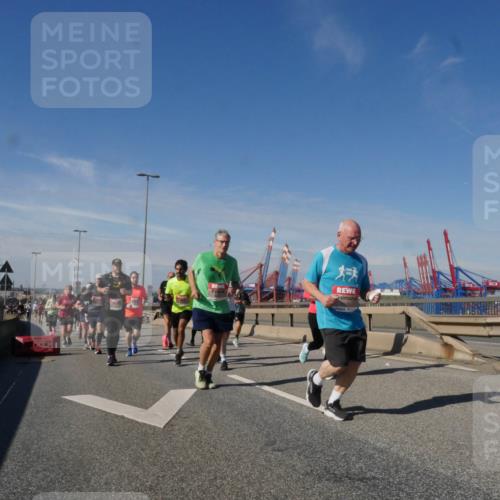 03.10.2025 - Köhlbrandbrückenlauf Matties Gatica Varas http://msf.ph/oto/8994234 03.10.2025 12:47:53 Position 2  meine-sportfotos.de