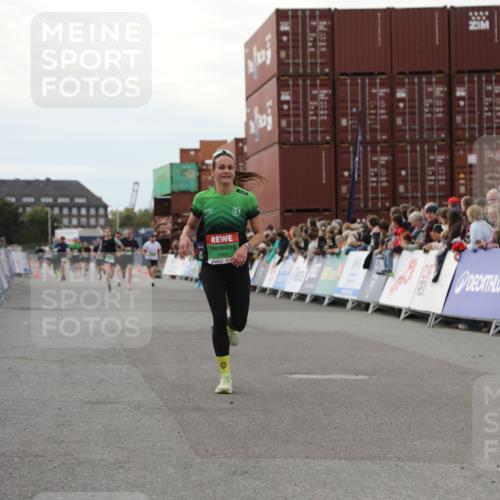 03.10.2025 - Köhlbrandbrückenlauf Yannick Fuchs http://msf.ph/oto/8994237 03.10.2025 16:04:32 Ziel 7245, 7248, 7455, 8825, 8937 meine-sportfotos.de