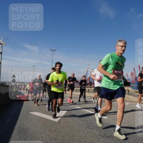 03.10.2025 - Köhlbrandbrückenlauf Matties Gatica Varas http://msf.ph/oto/8994248 03.10.2025 12:47:54 Position 2  meine-sportfotos.de