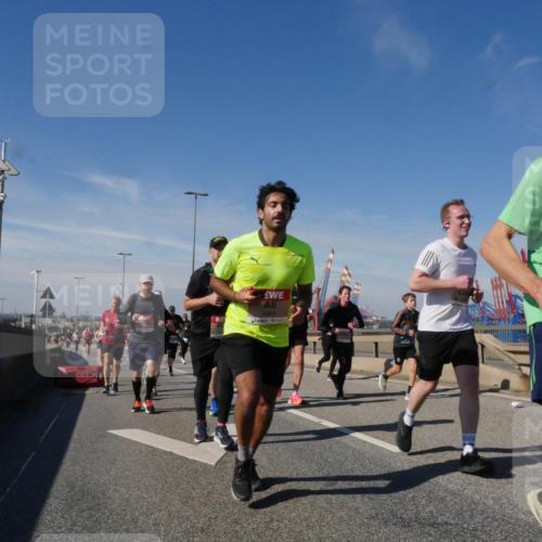 03.10.2025 - Köhlbrandbrückenlauf Matties Gatica Varas http://msf.ph/oto/8994251 03.10.2025 12:47:55 Position 2 5869, 6001 meine-sportfotos.de