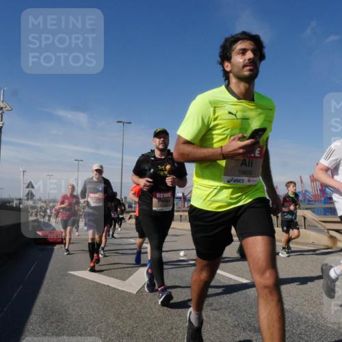 03.10.2025 - Köhlbrandbrückenlauf Matties Gatica Varas http://msf.ph/oto/8994256 03.10.2025 12:47:55 Position 2 5869, 4366 meine-sportfotos.de