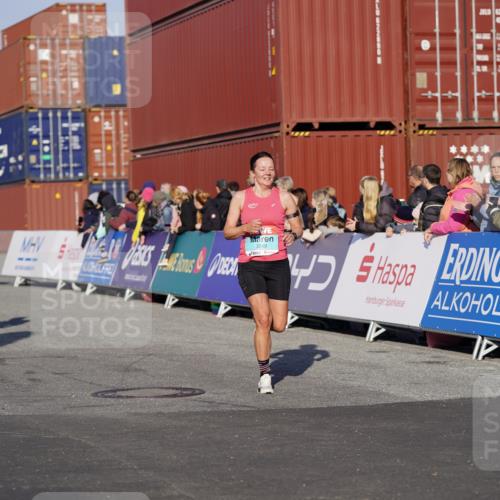 03.10.2025 - Köhlbrandbrückenlauf Michael Burmester http://msf.ph/oto/8994257 03.10.2025 09:56:02 Ziel 1036, 1095, 1230, 3143, 3223, 3249, 3332 meine-sportfotos.de