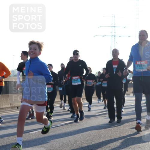 03.10.2025 - Köhlbrandbrückenlauf Luisa Fischer http://msf.ph/oto/8994258 03.10.2025 10:23:32 Position 3 2659 meine-sportfotos.de