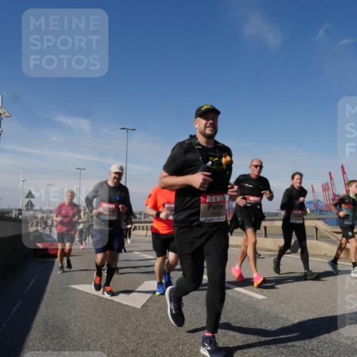 03.10.2025 - Köhlbrandbrückenlauf Matties Gatica Varas http://msf.ph/oto/8994259 03.10.2025 12:47:56 Position 2 6326 meine-sportfotos.de