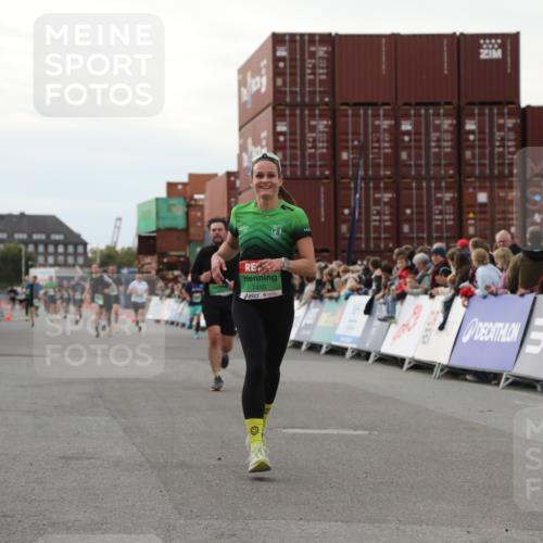 03.10.2025 - Köhlbrandbrückenlauf Yannick Fuchs http://msf.ph/oto/8994260 03.10.2025 16:04:33 Ziel 7248, 7455, 8825, 8937 meine-sportfotos.de