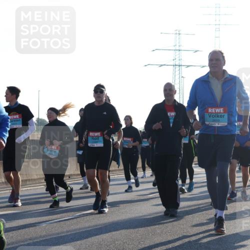03.10.2025 - Köhlbrandbrückenlauf Luisa Fischer http://msf.ph/oto/8994262 03.10.2025 10:23:32 Position 3 1965, 2659 meine-sportfotos.de