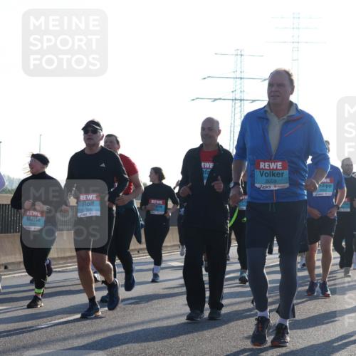 03.10.2025 - Köhlbrandbrückenlauf Luisa Fischer http://msf.ph/oto/8994267 03.10.2025 10:23:32 Position 3 3552, 1965, 2659 meine-sportfotos.de