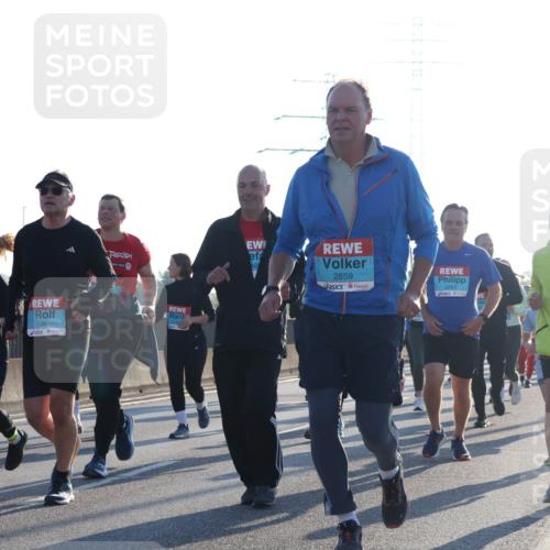 03.10.2025 - Köhlbrandbrückenlauf Luisa Fischer http://msf.ph/oto/8994270 03.10.2025 10:23:33 Position 3 3553, 3552, 1965, 2024, 2659 meine-sportfotos.de