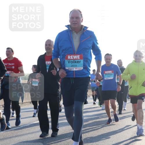 03.10.2025 - Köhlbrandbrückenlauf Luisa Fischer http://msf.ph/oto/8994271 03.10.2025 10:23:33 Position 3 2674, 3552, 1965, 2659 meine-sportfotos.de